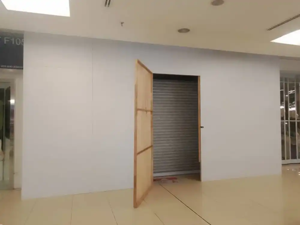 Hoarding (All White), 1 Utama