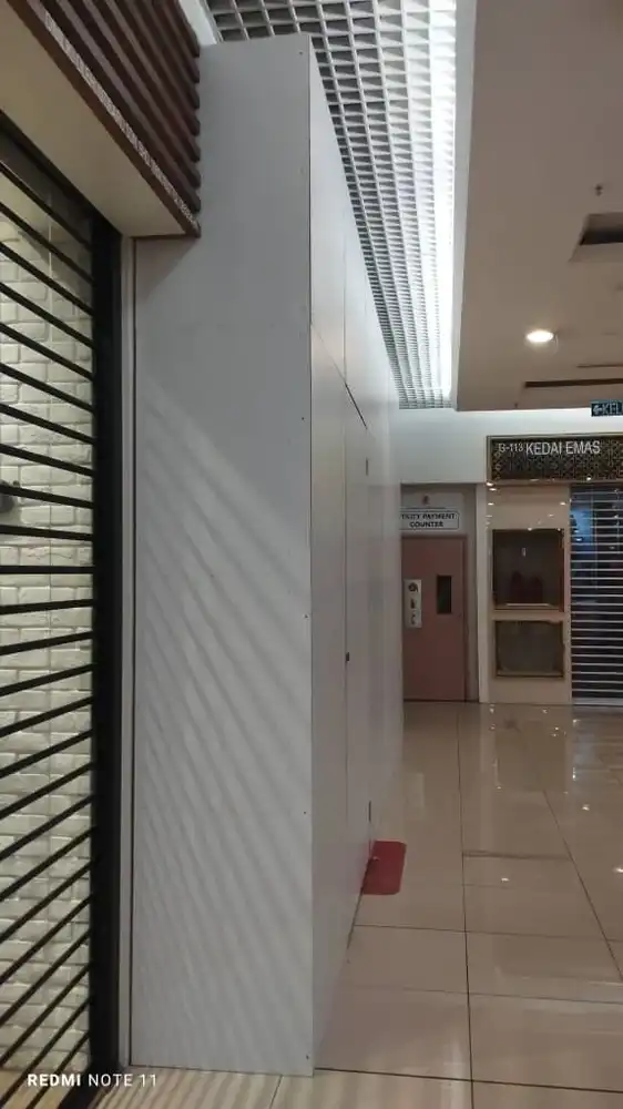 Hoarding (All White), 1 Utama