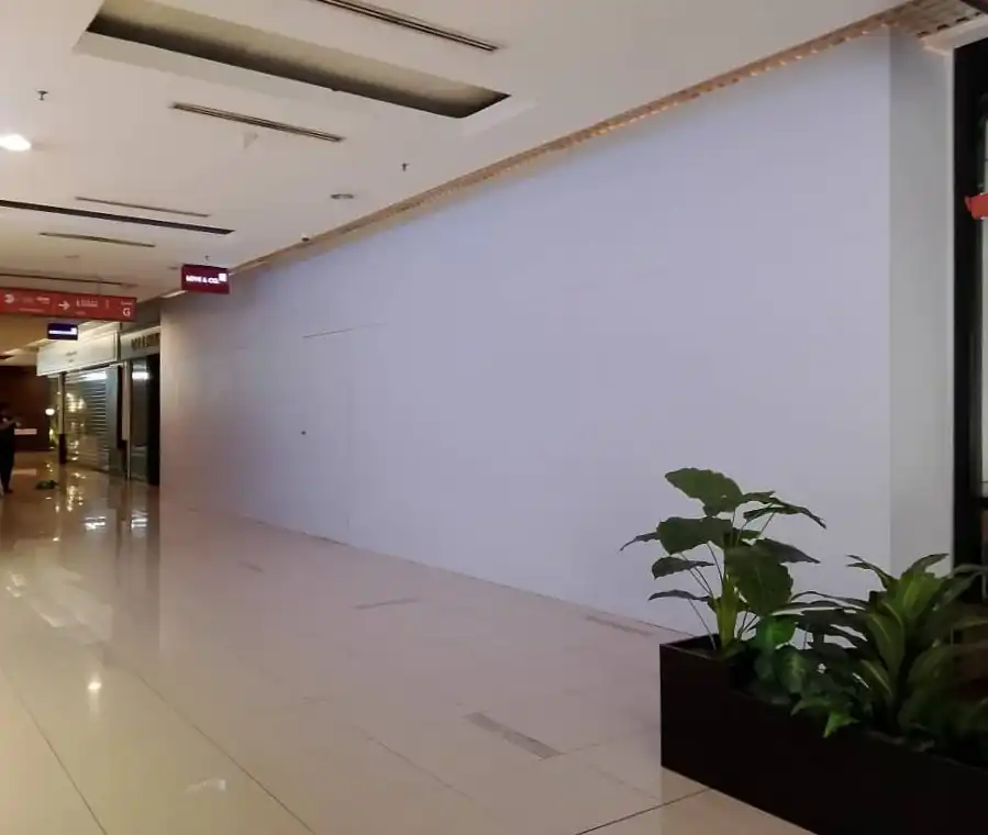 Hoarding (All White), 1 Utama