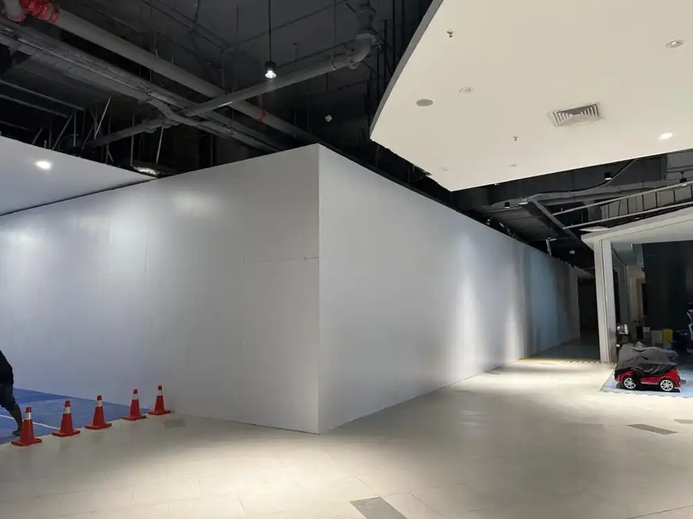 Hoarding (All White), 168 Selayang