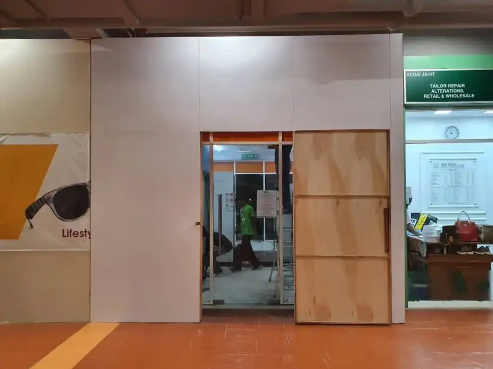 Hoarding (All White), Aeon AU2