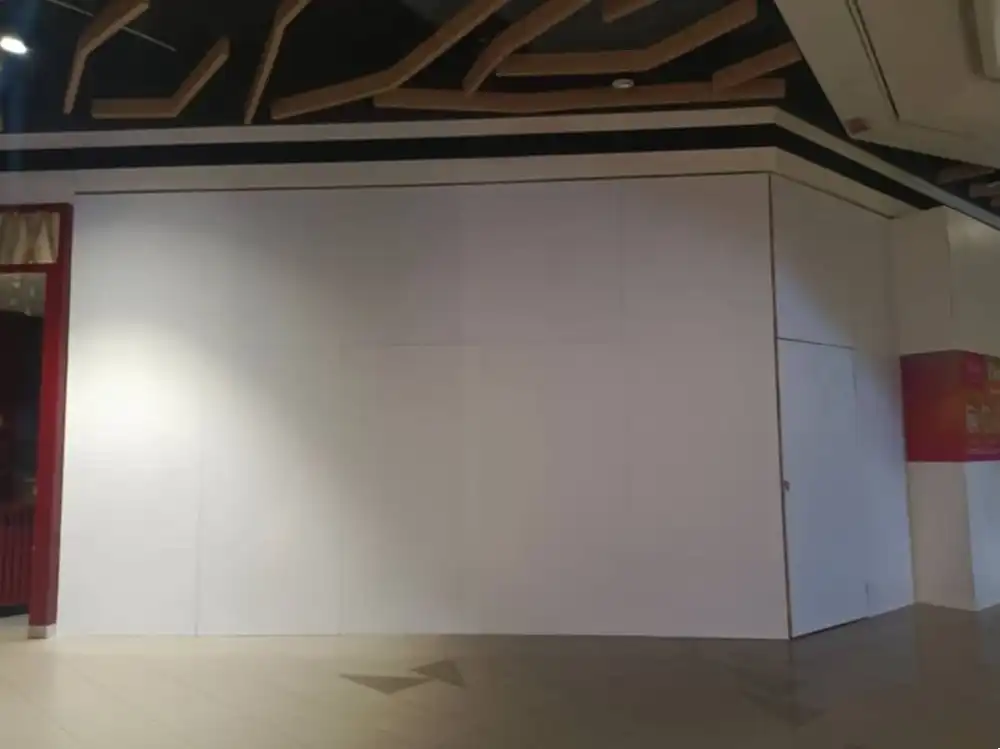 Hoarding (All White), Atria