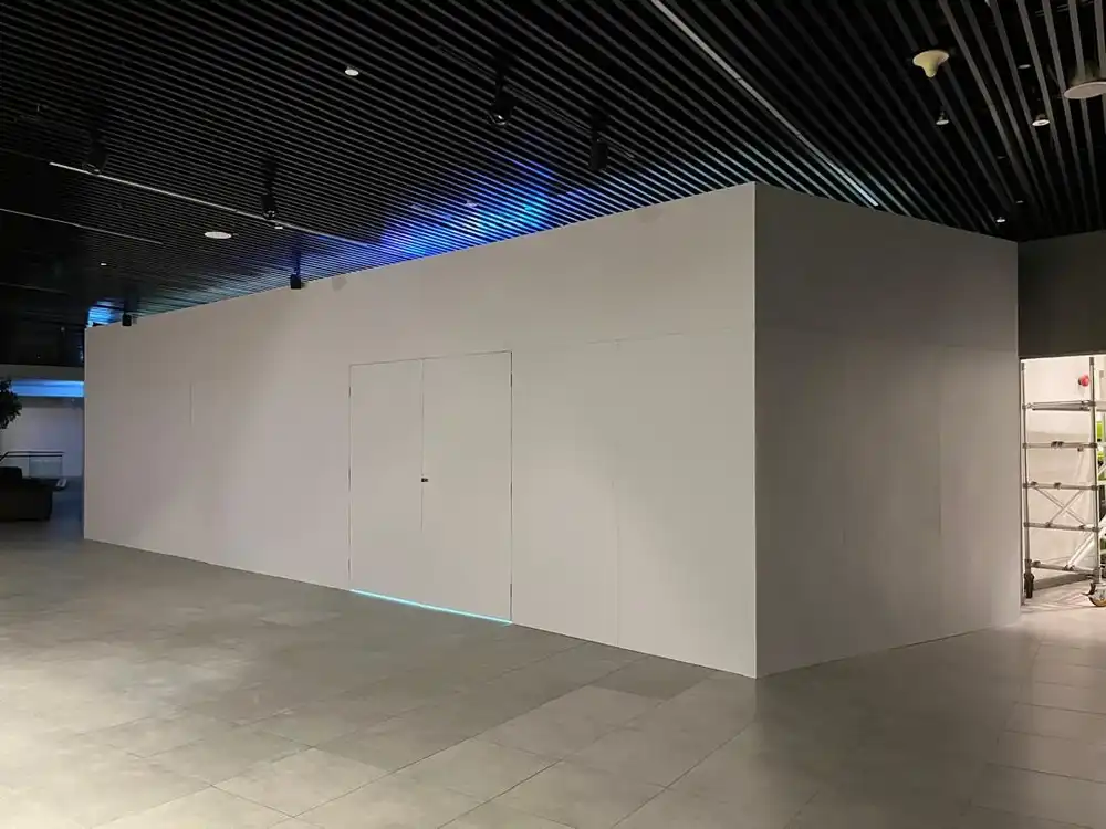 Hoarding (All White), Avenue K