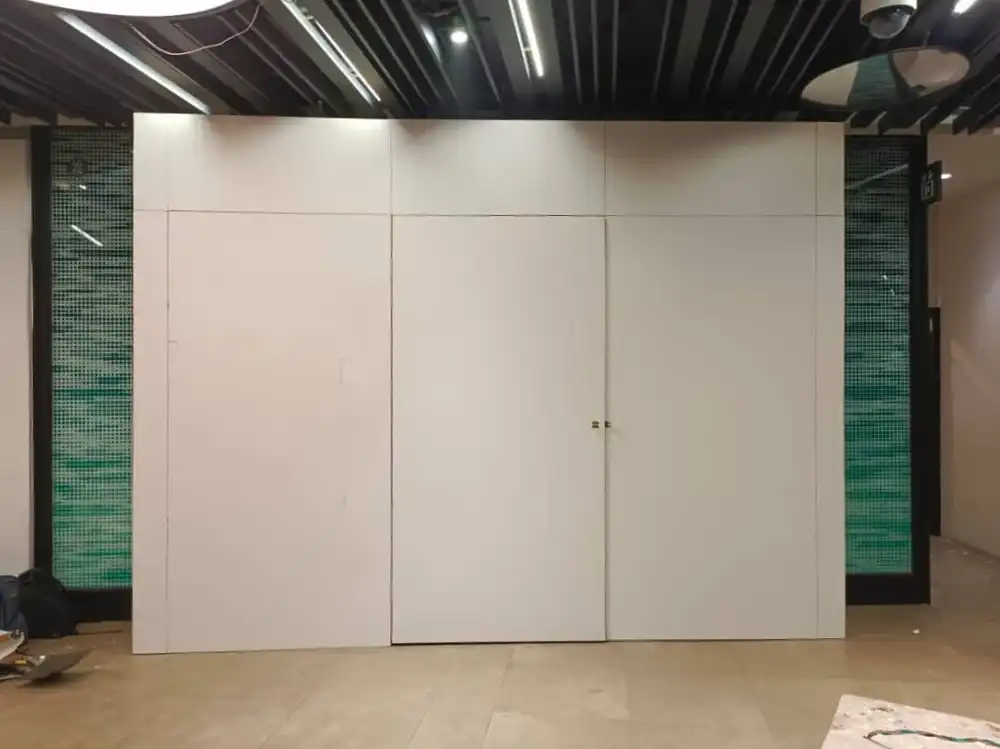 Hoarding (All White), DC Mall