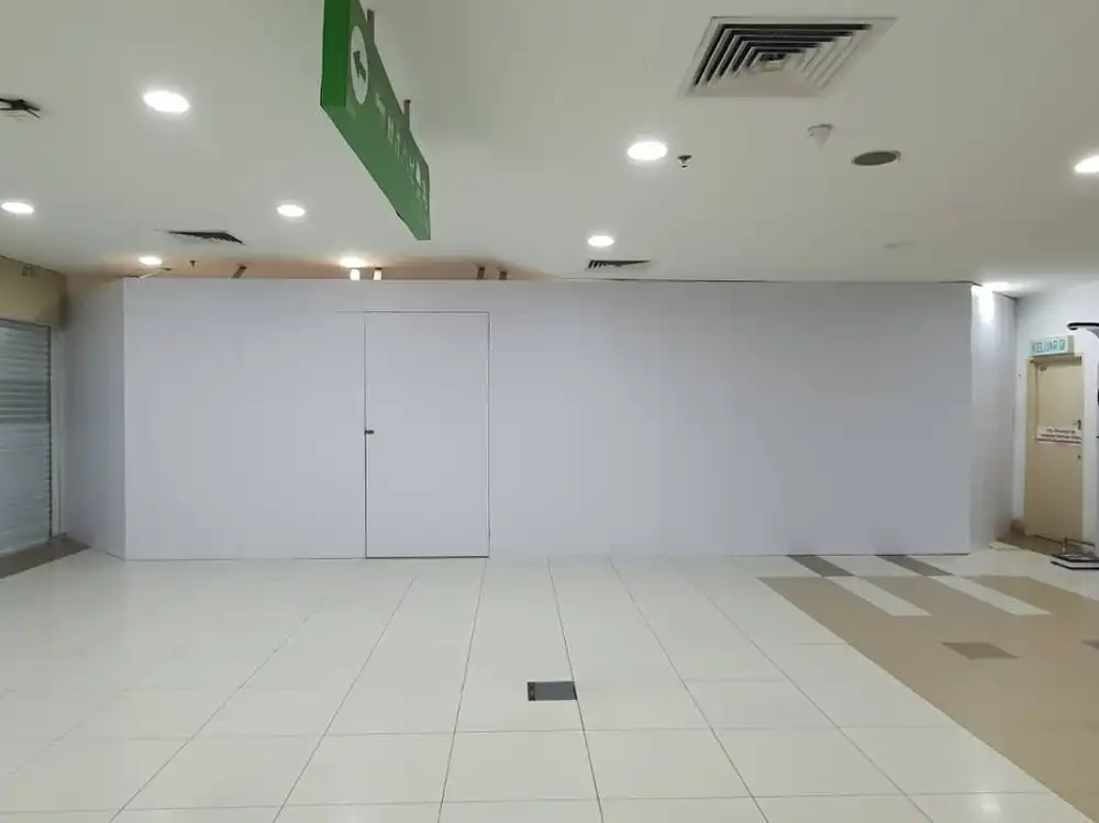 Hoarding (All White), Giant Kinrara