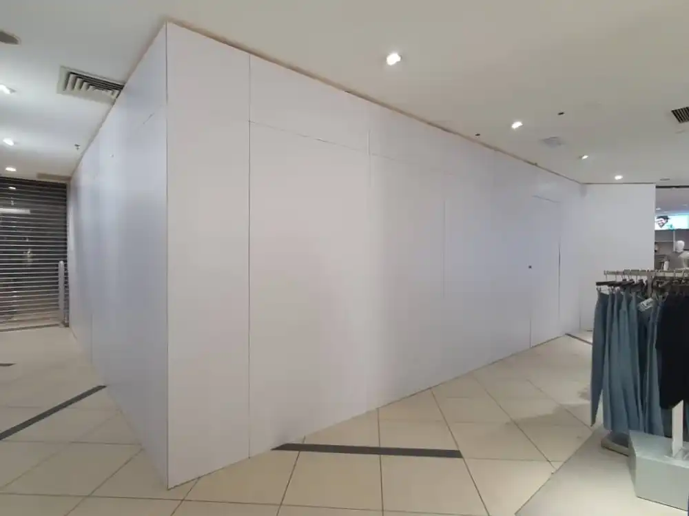 Hoarding (All White), Isetan, Suria KLCC