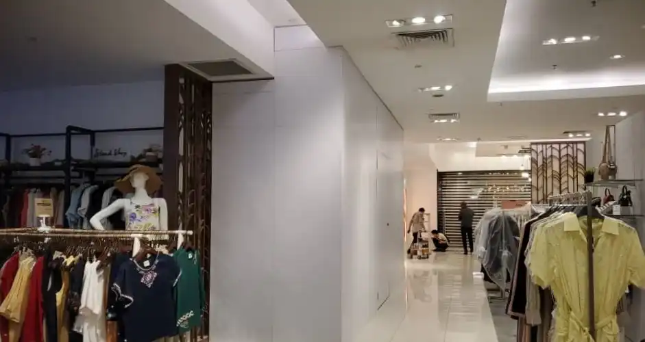 Hoarding (All White), Isetan, The Gardens