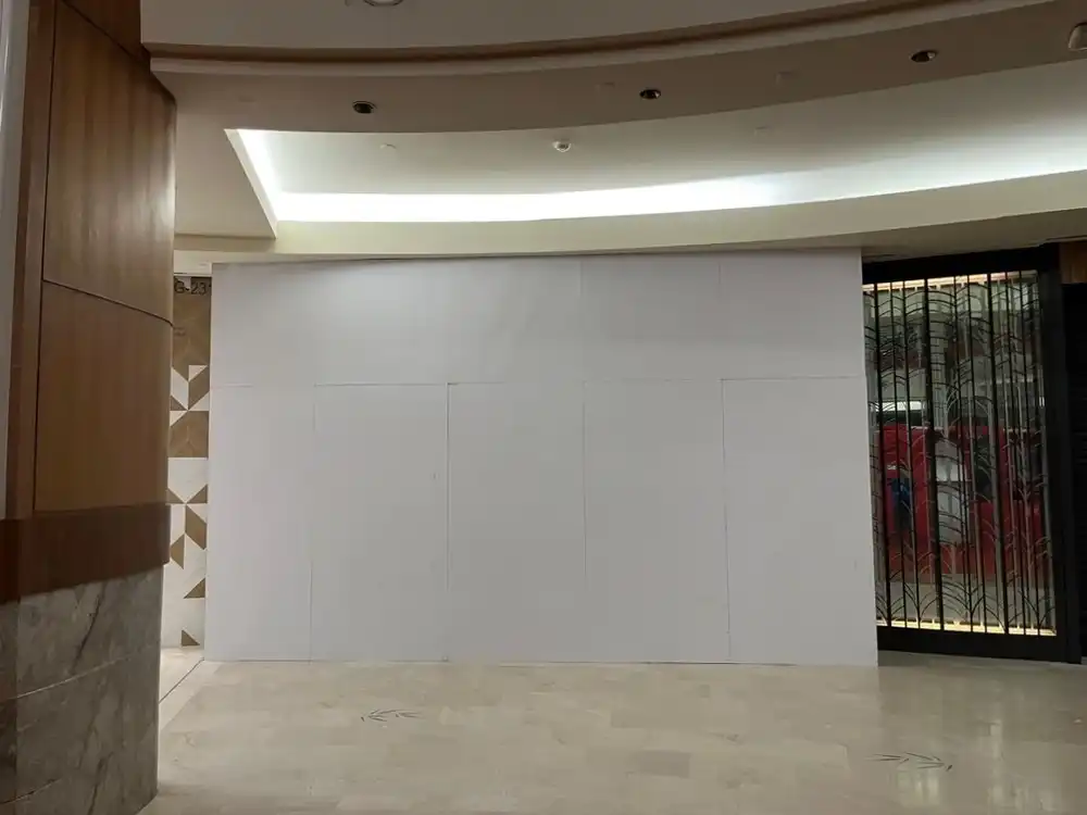 Hoarding (All White), Isetan, The Gardens