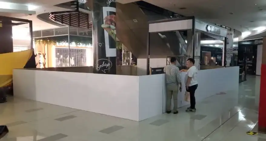 Hoarding (All White, Kiosk), Paradigm Mall