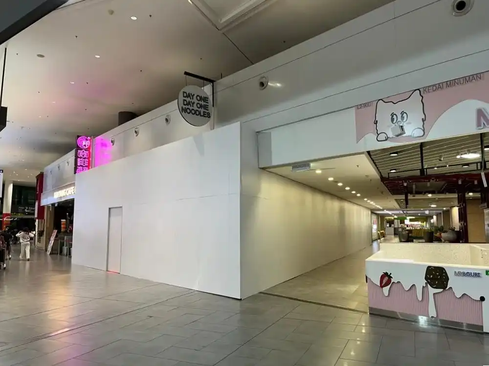 Hoarding (All White), KLIA2 Gateway