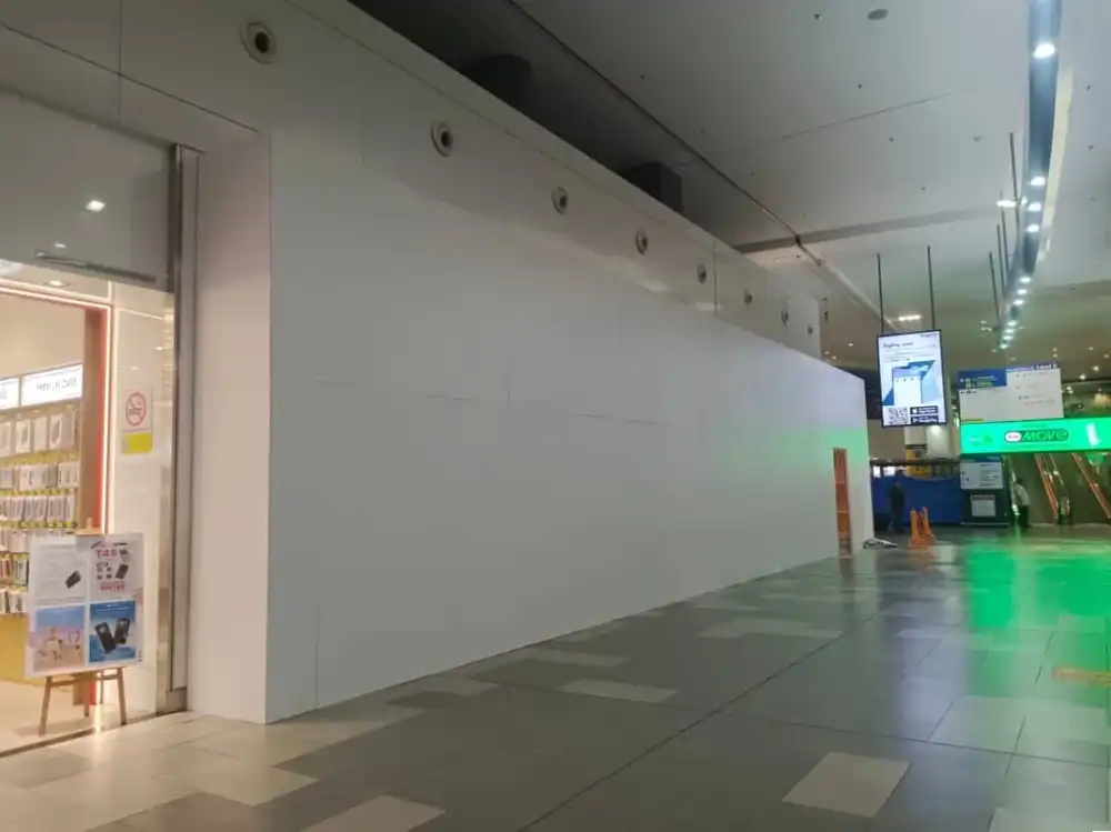Hoarding (All White), KLIA2 Gateway