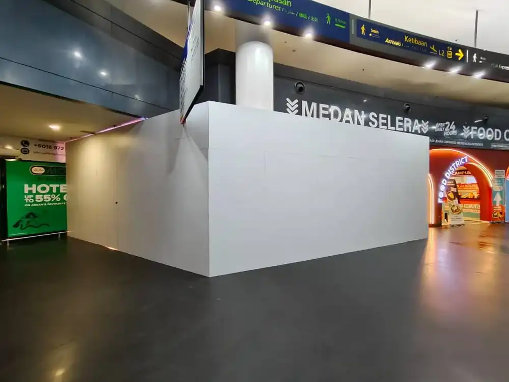 Hoarding (All White), KLIA2 Gateway