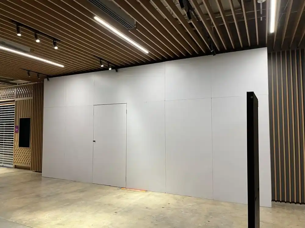 Hoarding (All White), Lalaport BBCC