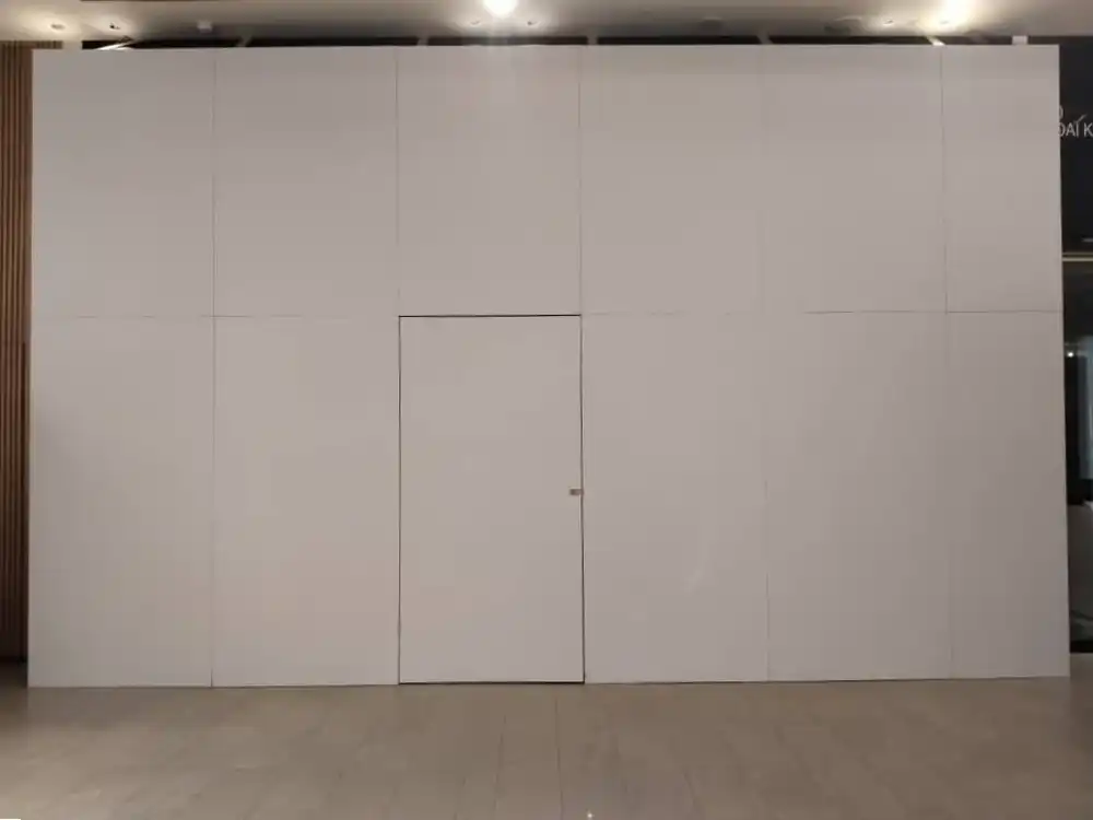 Hoarding (All White), Lalaport BBCC