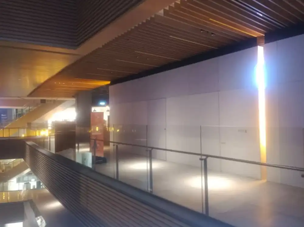 Hoarding (All White), Lalaport BBCC