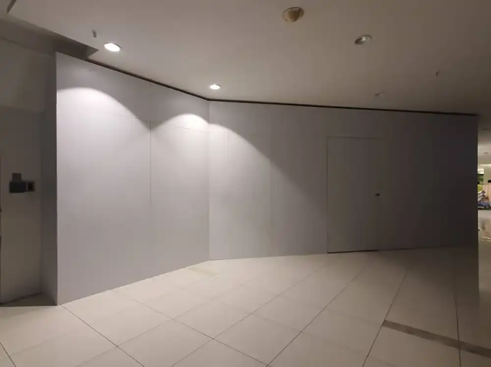 Hoarding (All White), Lot 10