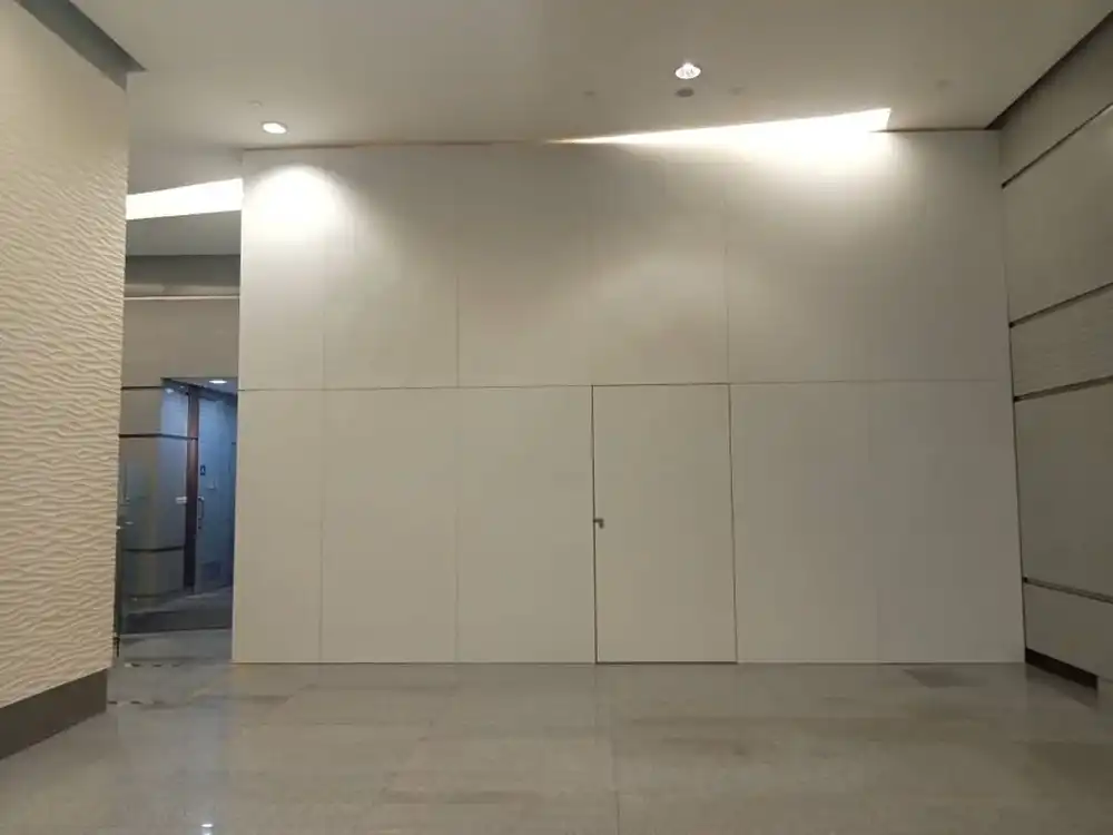 Hoarding (All White), Menara Shell