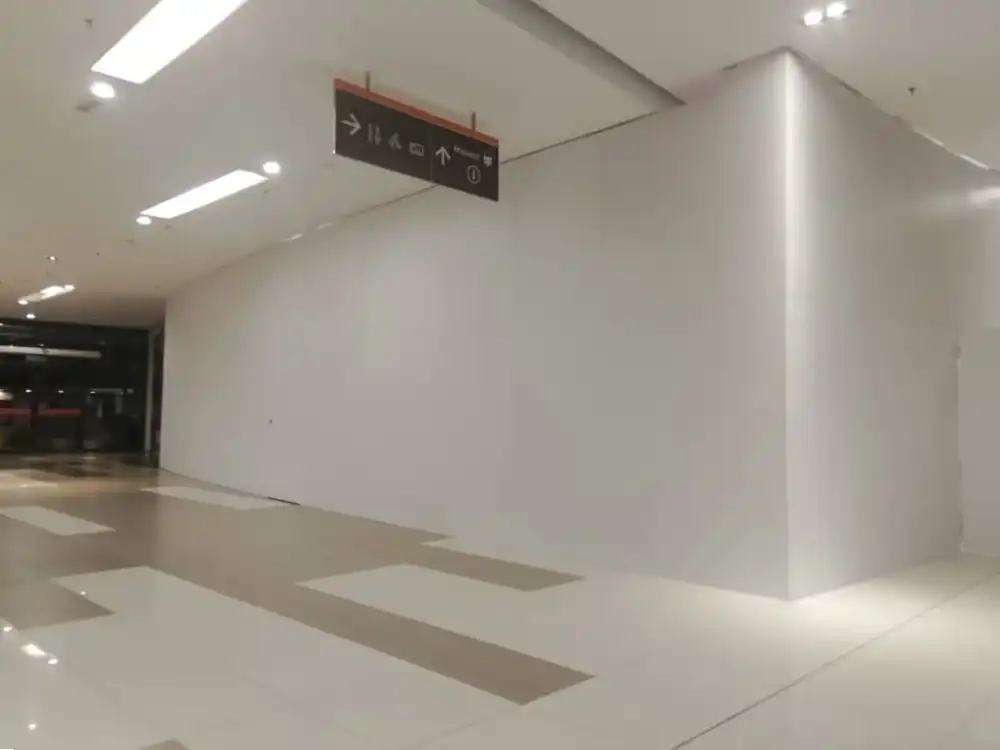 Hoarding (All White), Nu Sentral