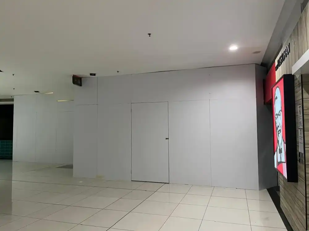 Hoarding (All White), Nu Sentral