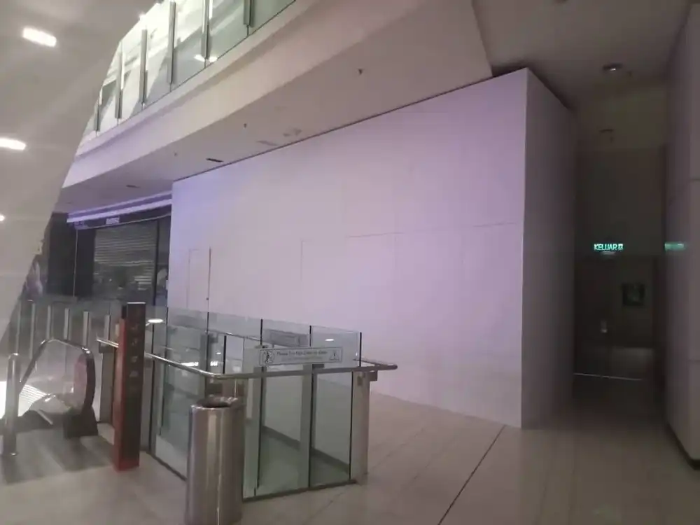 Hoarding (All White), Nu Sentral