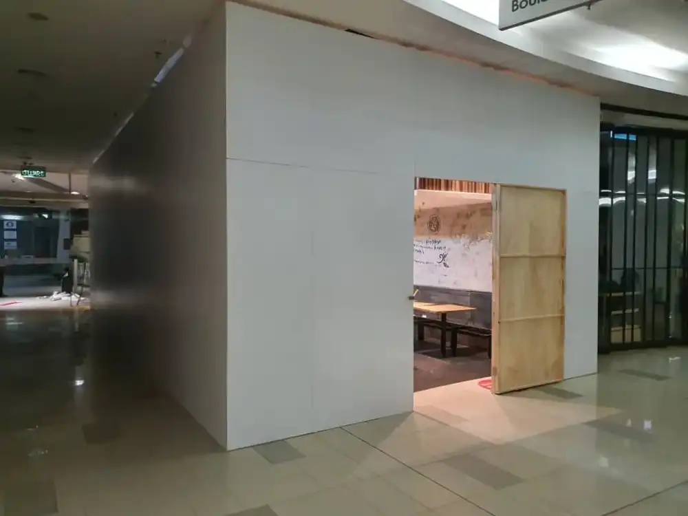 Hoarding (All White), Paradigm Mall