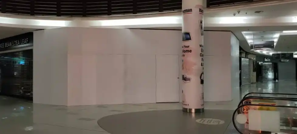 Hoarding (All White), Paradigm Mall