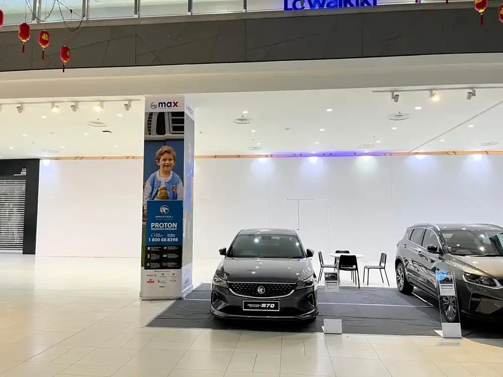 Hoarding (All White), Paradigm Mall Johor Bahru
