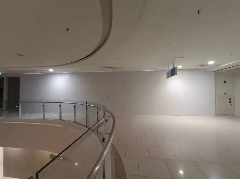 Hoarding (All White), Quill City Mall