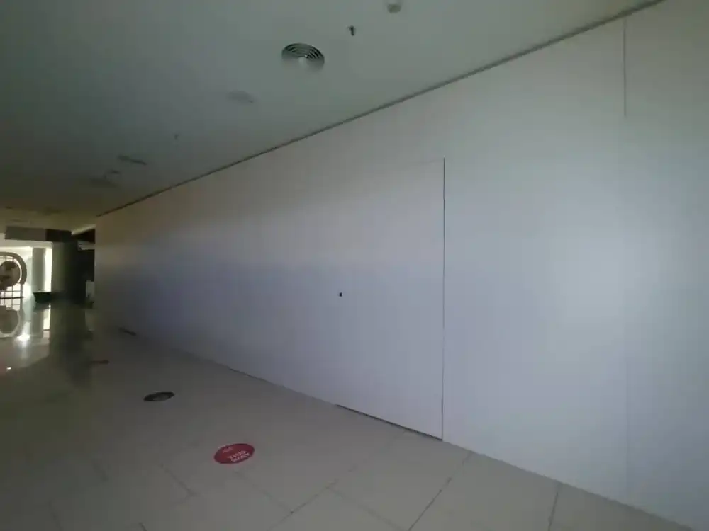 Hoarding (All White), Quill City Mall