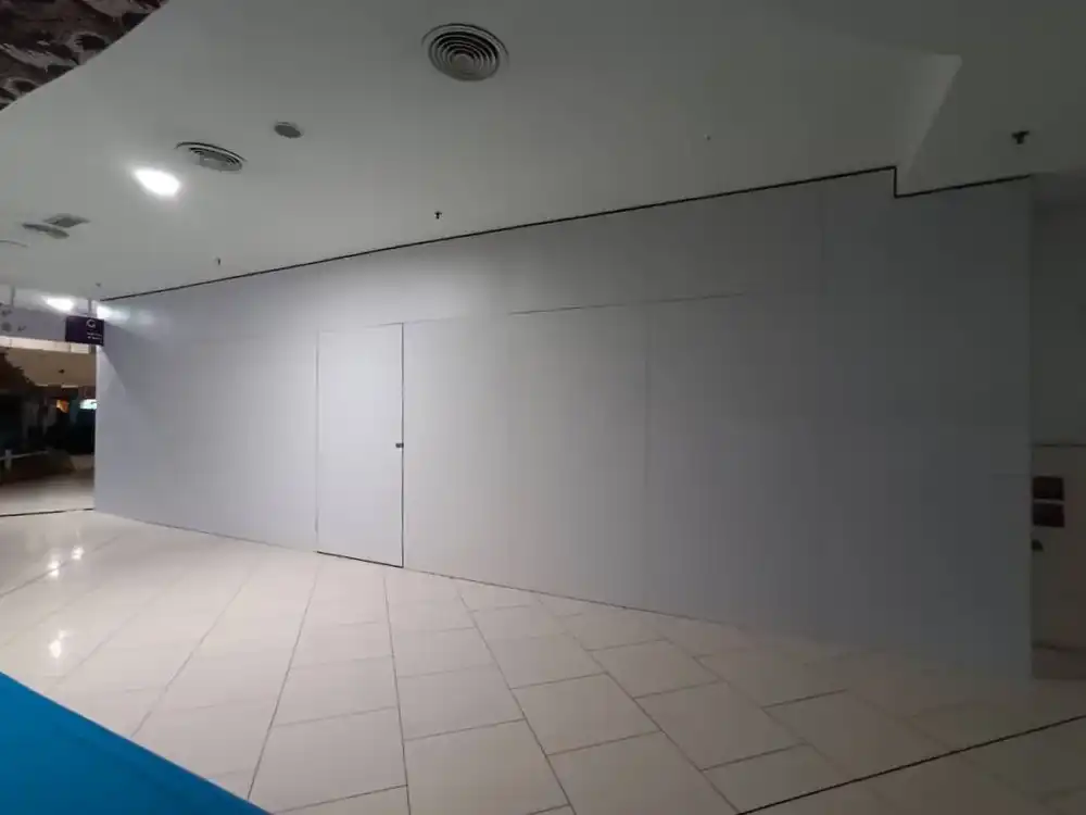 Hoarding (All White), Quill City Mall