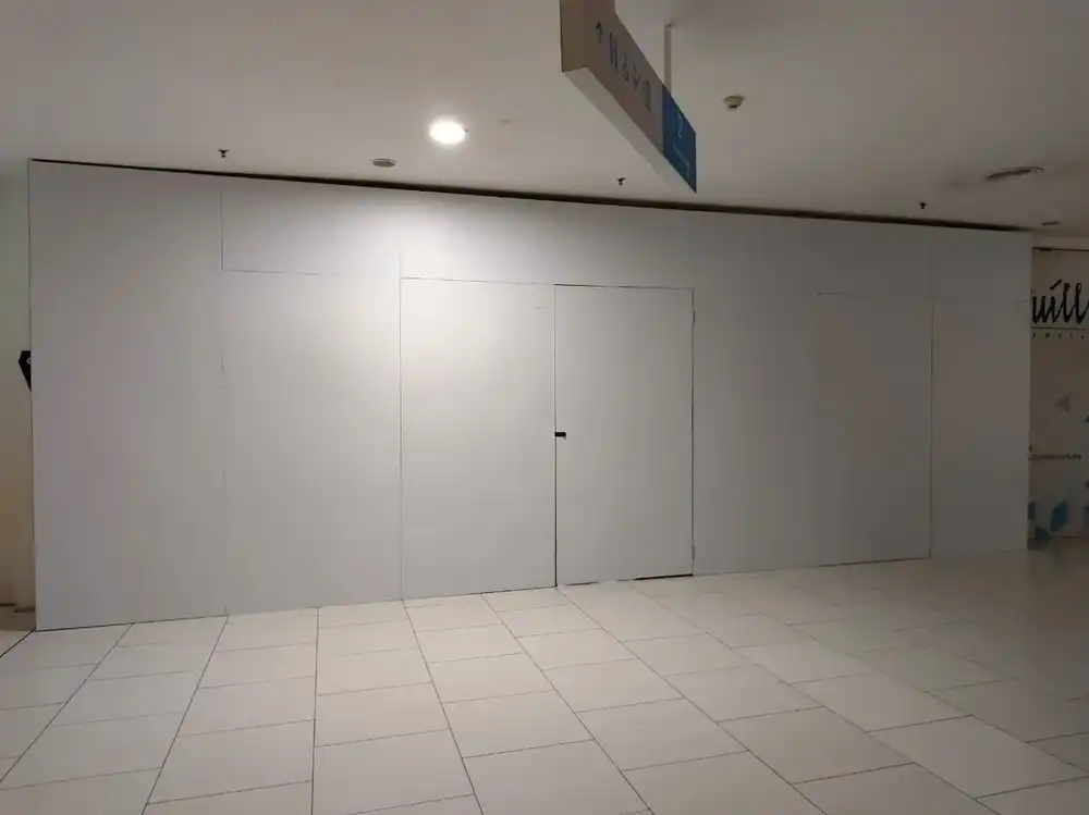 Hoarding (All White), Quill City Mall