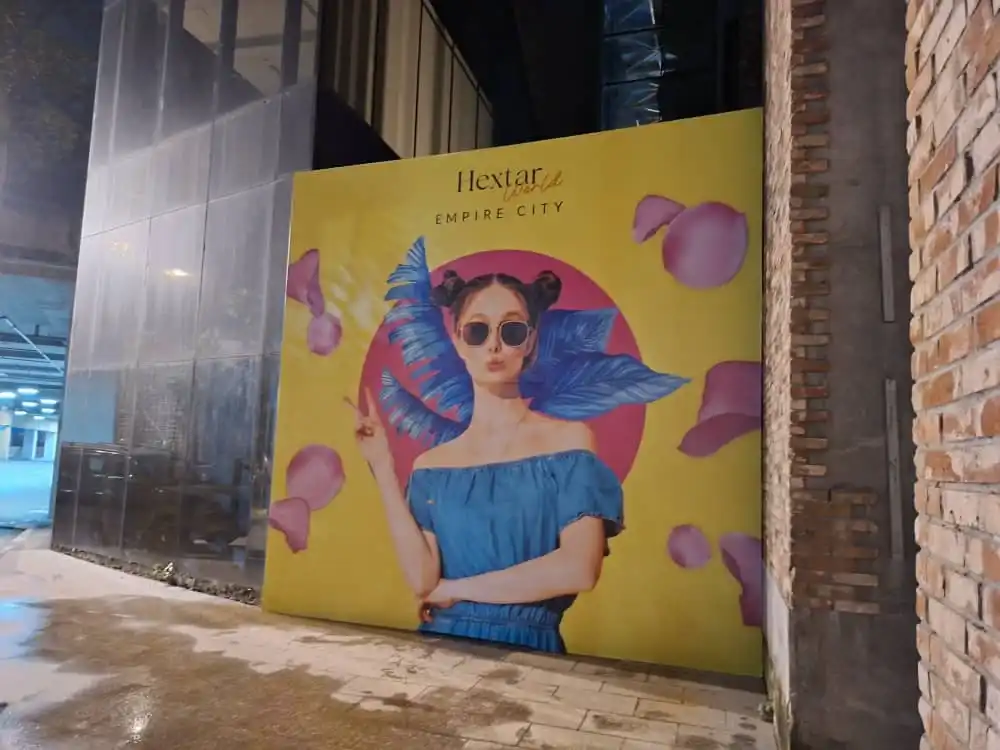 Hoarding and Visual, Hextar World, Empire City
