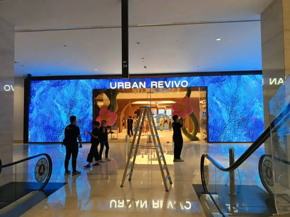 Hoarding Dismantling, Urban Revivo, Pavilion Kuala Lumpur