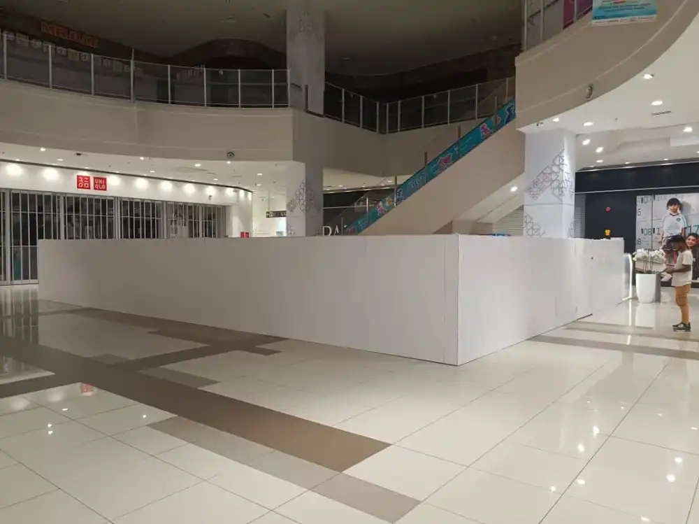 Hoarding (Kiosk, All White), Aeon Shah Alam