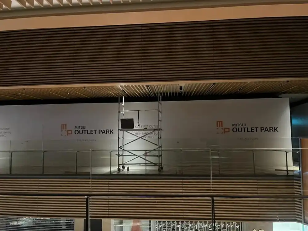 Hoarding, Lalaport BBCC