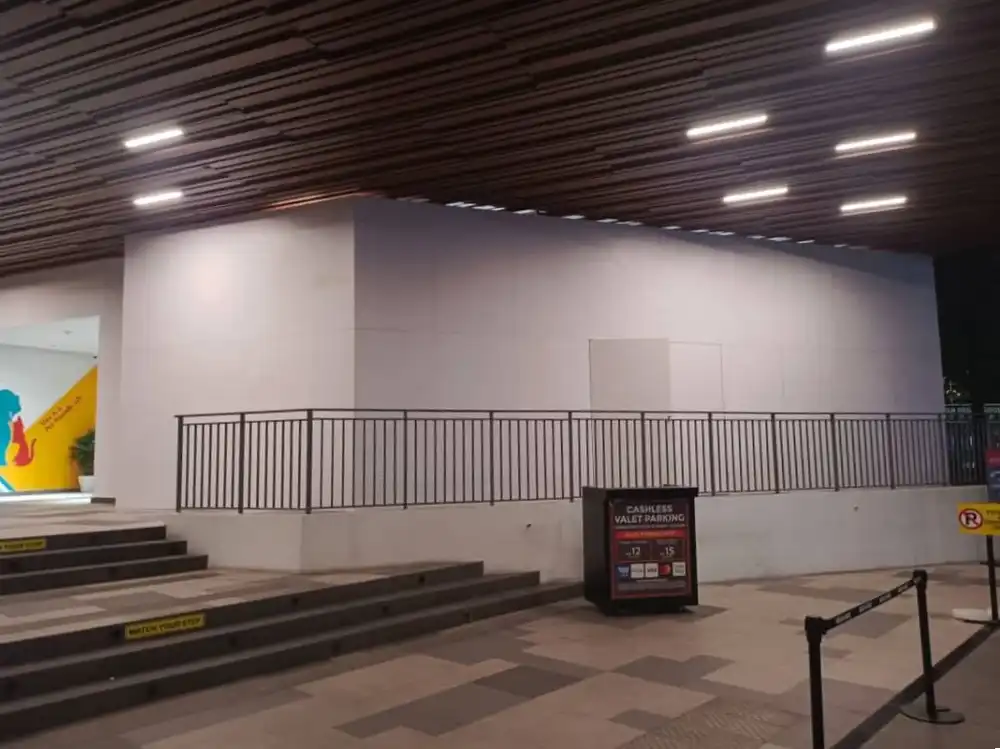Hoarding (Outdoor, All White), Megahrise