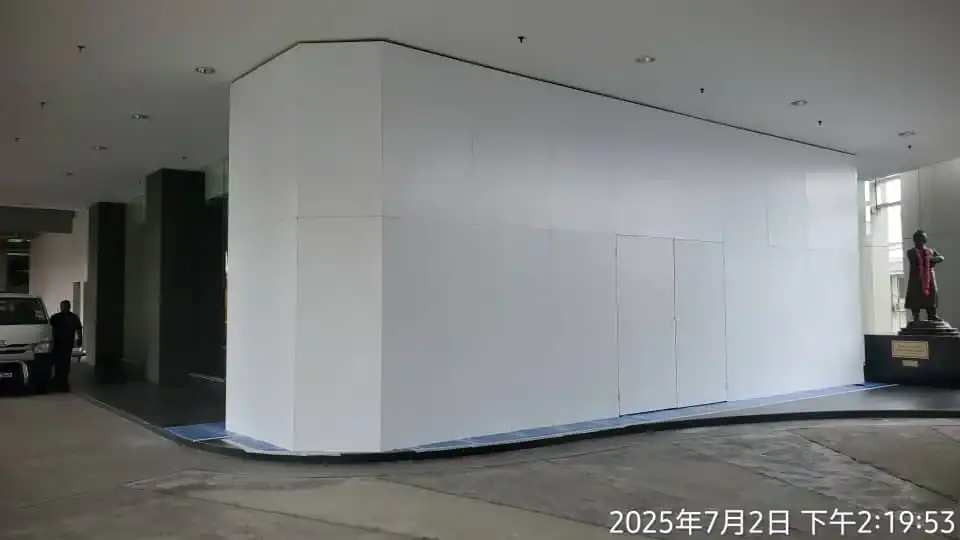 Hoarding (Outdoor, All White), Qi Tower