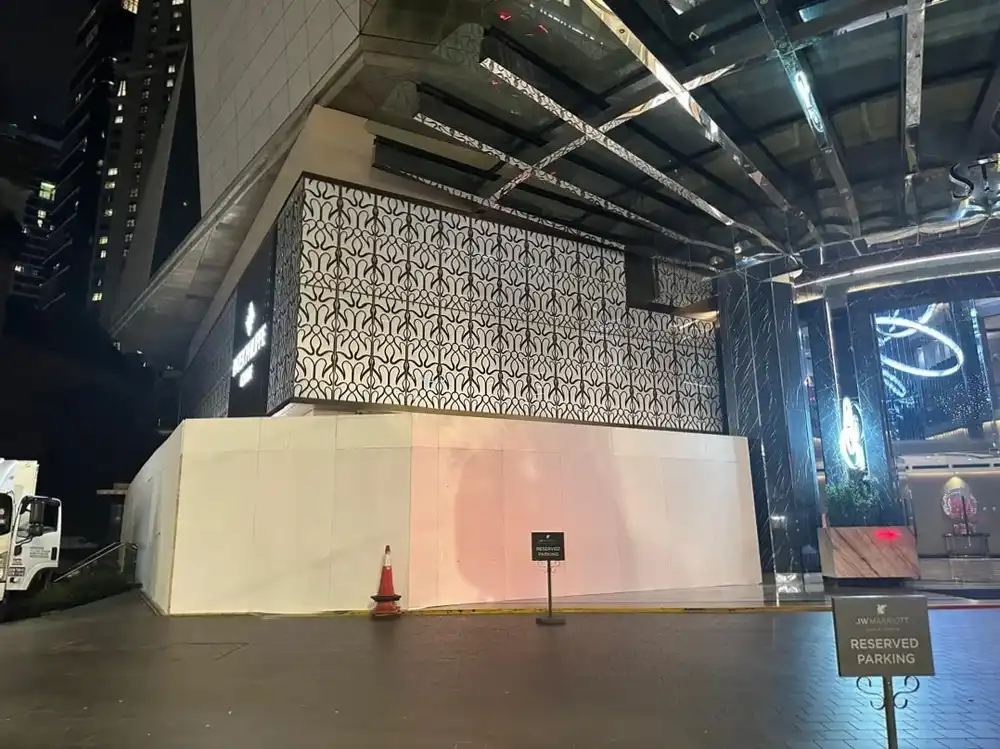 Hoarding (Outdoor, All White), Starhill