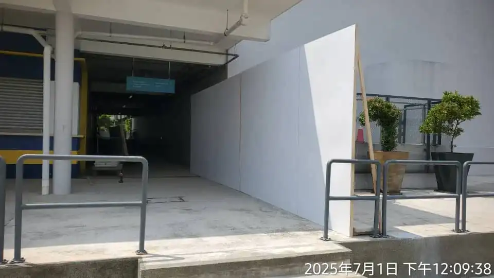 Hoarding (Outdoor, Counterweight, All White), The International School of Kuala Lumpur, Desa Park City