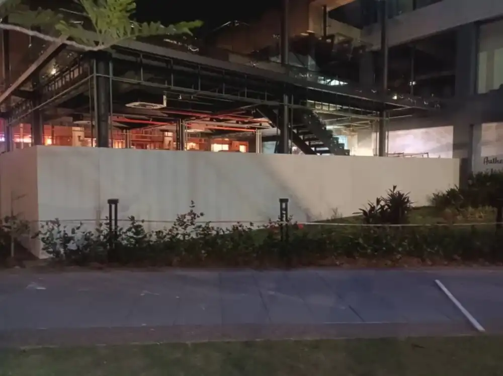 Hoarding (Outdoor, Kiosk, All White), Sunway Pyramid
