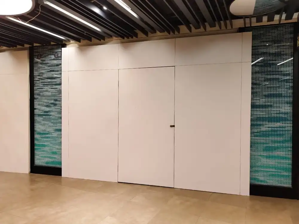 Hoarding Push In, DC Mall