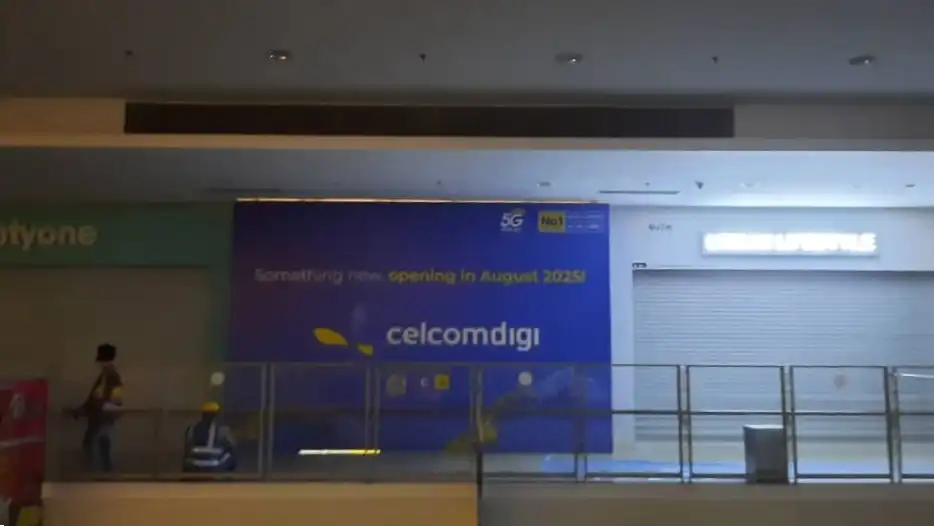 Hoarding & Visual, CelcomDigi, Aeon Taman Equine
