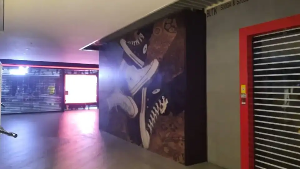 Hoarding & Visual, Converse, 1 Utama