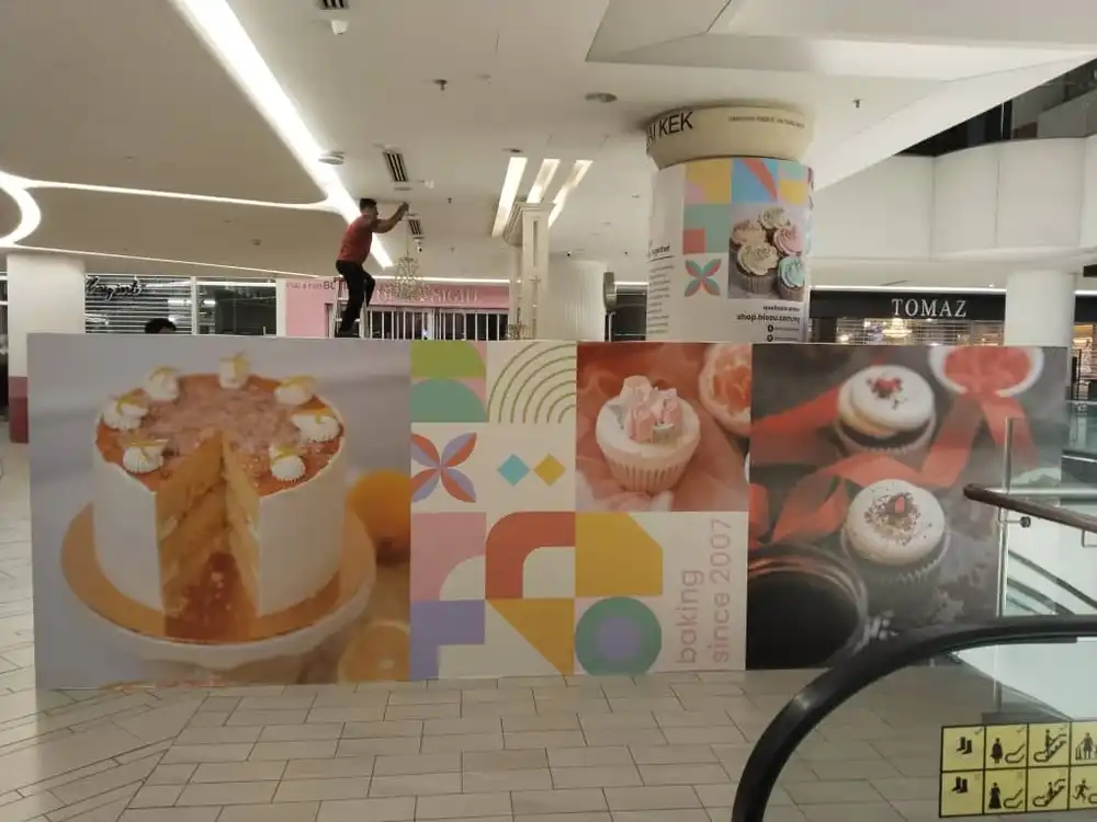 Hoarding & Visual (Kiosk), Bisou, 1 Utama