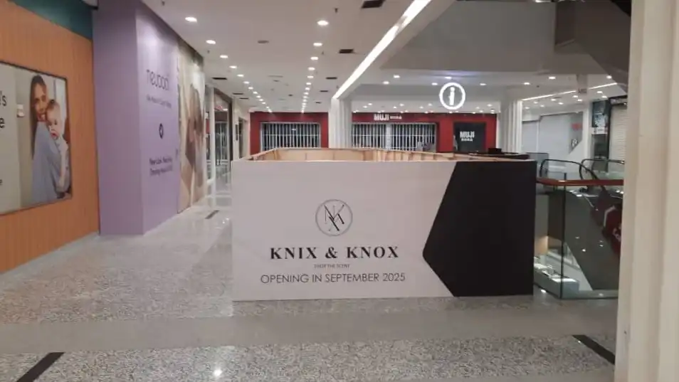 Hoarding & Visual (Kiosk), Knix Knox, Nu Empire