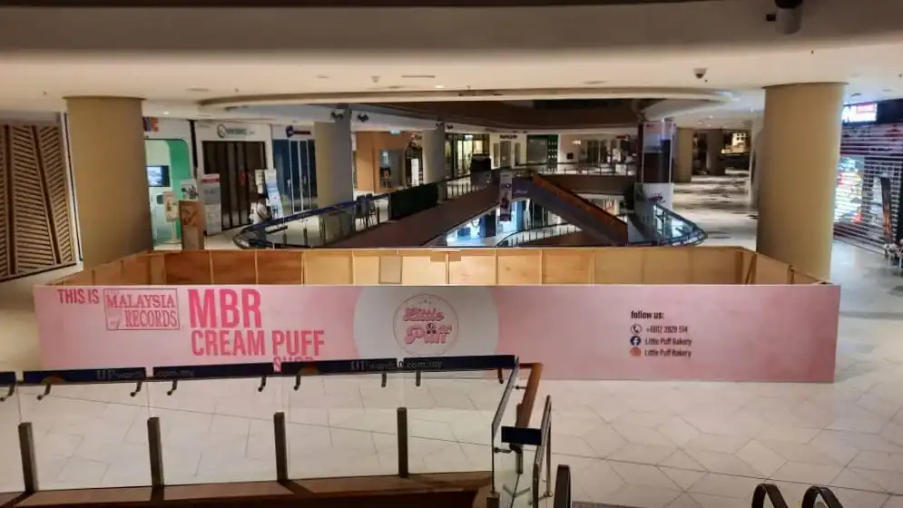 Hoarding & Visual (Kiosk), Little Puff, Starling Mall