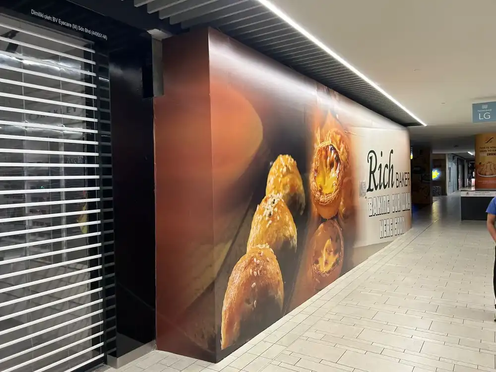Hoarding Visual, Rich Baker, 1 Utama