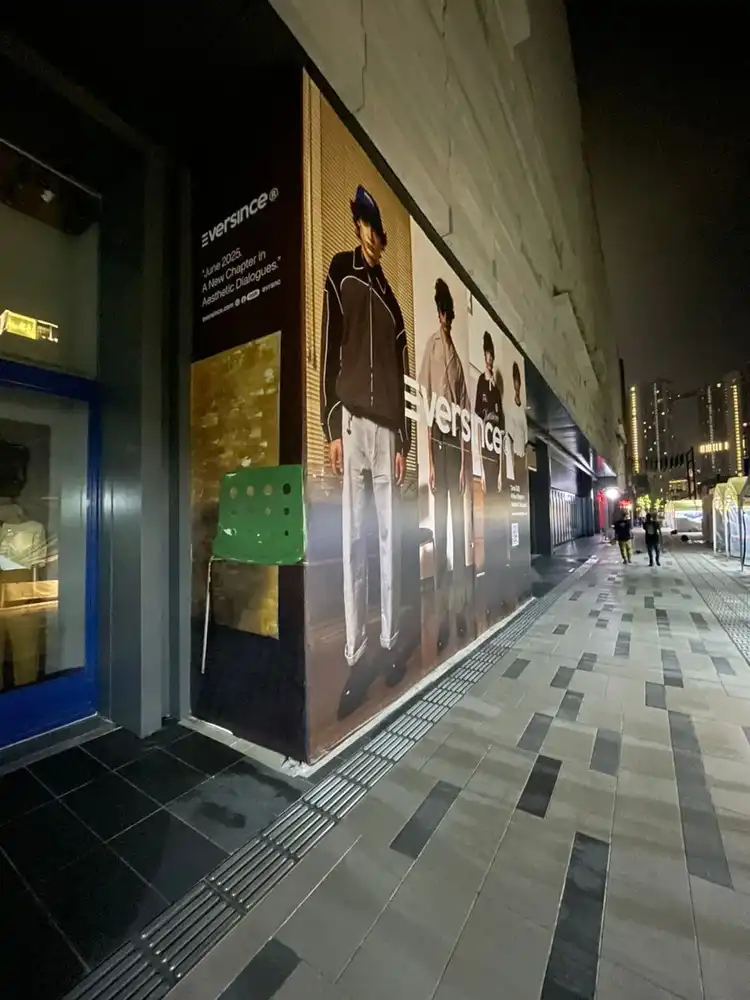 Metal Hoarding & Visual (Outdoor), Eversince, TRX Marketlane 