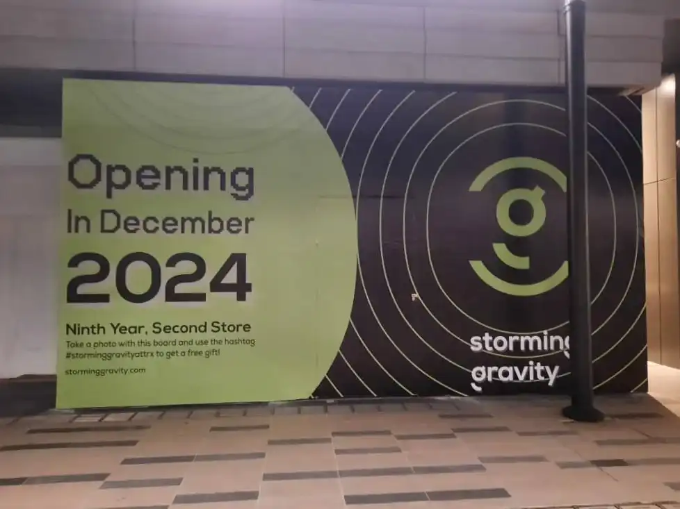 Metal Hoarding & Visual (Outdoor), Storming Gravity, TRX