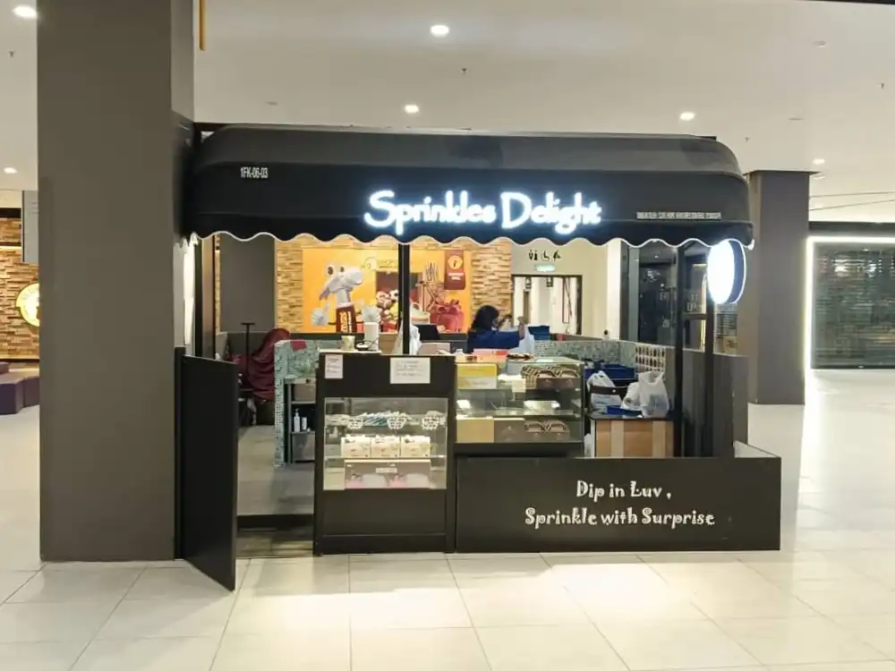 Sample Hoarding (Kiosk) (All White) with Counterweight (Before & After)